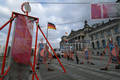 Die Tore stehen volle drei Tage vor dem Reichstag und können viele Menschen über die MDGs informieren. Die Tore stehen volle drei Tage vor dem Reichstag und können viele Menschen über die MDGs informieren.